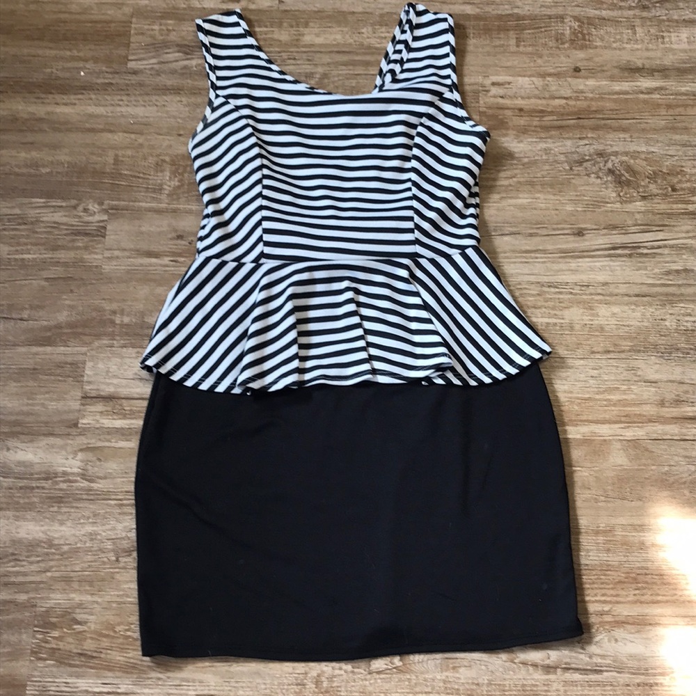 5/$20 Dresses: Pretty Black and White Dress w/ bow